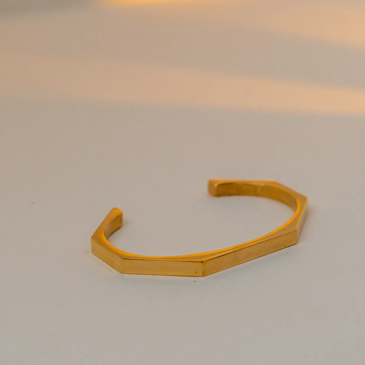 Lintel bracelet